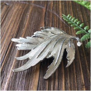 Vintage Mid‑Century Silver‑Tone Leaf Brooch – Sculptural & Weighted